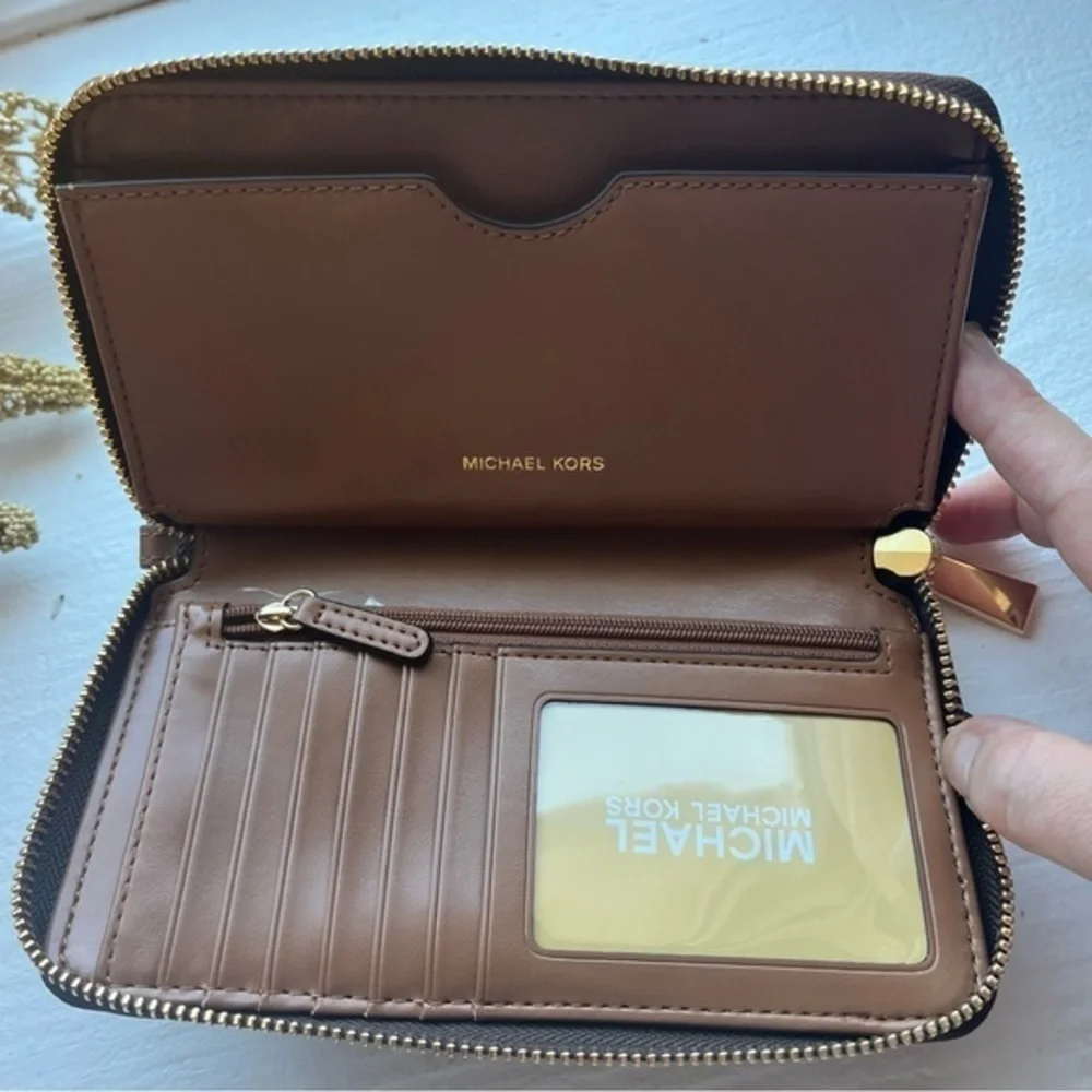 Michael Kors Signature Print Phone Wallet Wristlet Zip Closure NWT - Picture 4 of 4